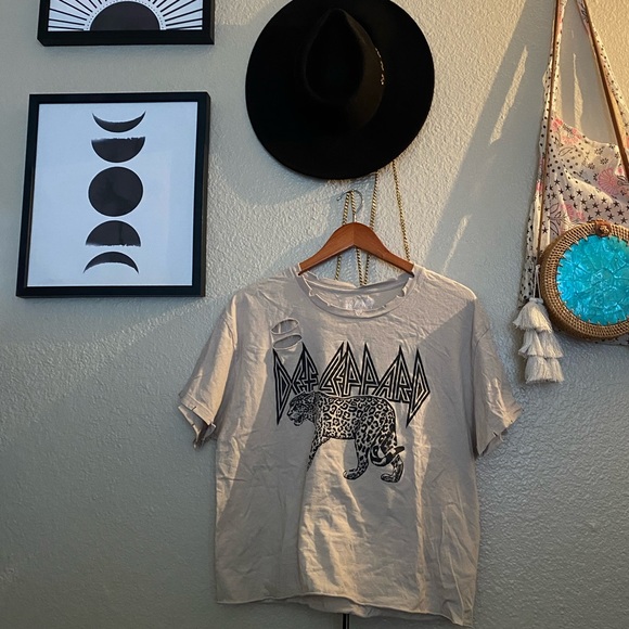 Def Leppard Crop Tee ⚡️ - Picture 2 of 4